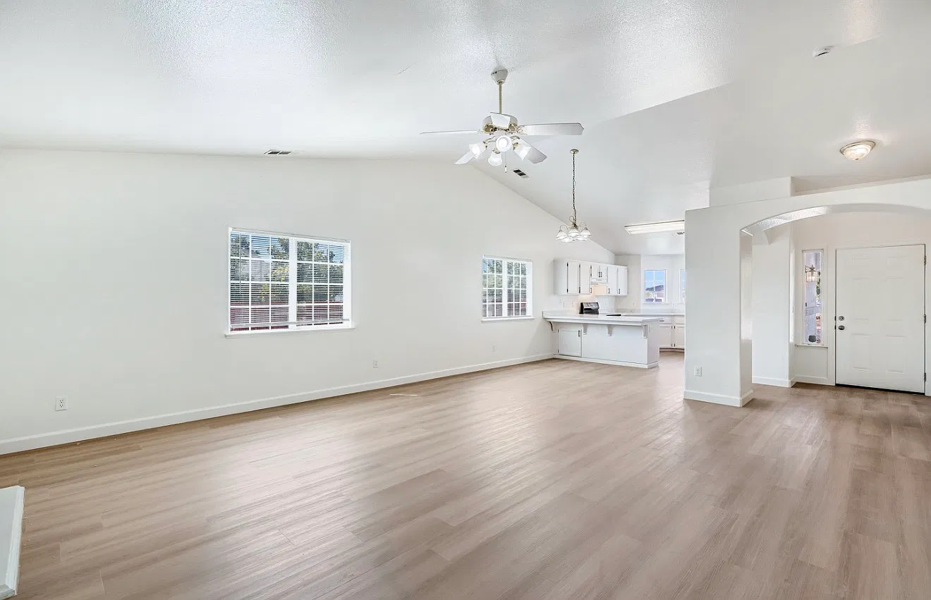 4 bed, 1779 sqft, $2,400 — Photo 4