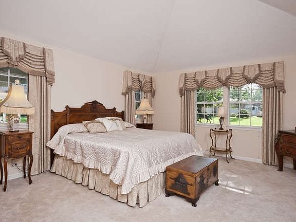 5th image of 4230 Blackberry Ln
