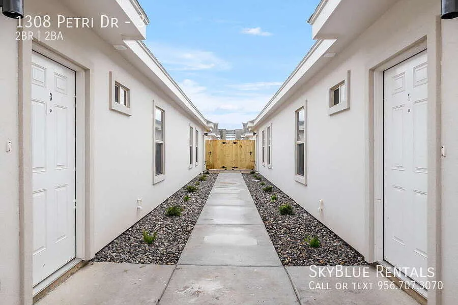 "Discover Modern Comfort: Spacious 2-Bed, 2-Bath Retreat with Granite Elegance in Weslaco!" — Photo 3