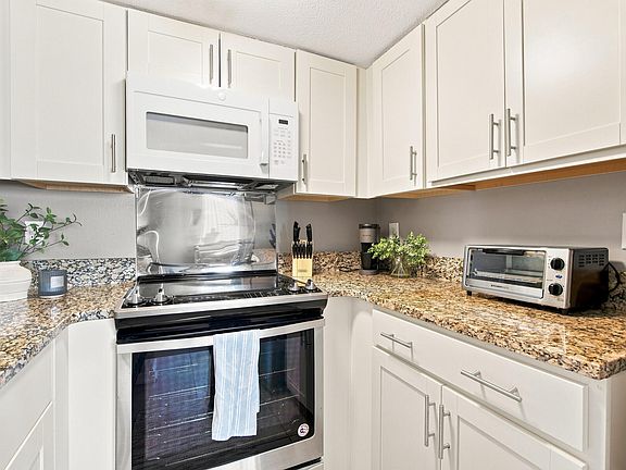 2nd image of 101 Old Ferry Rd Unit 10A