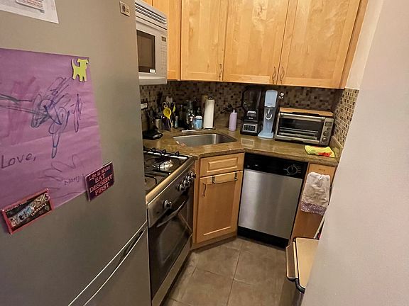 5th image of 155 E 34th St APT 4D