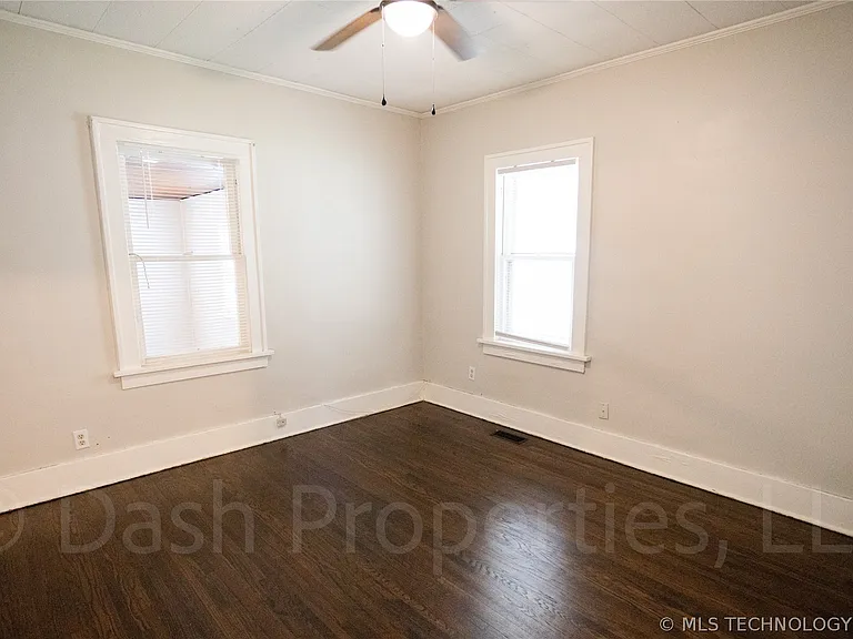 1119 S Florence Ave — Photo 33