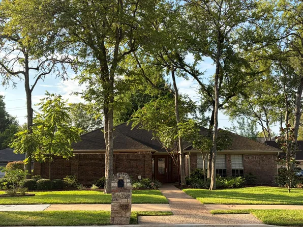 2019 Plantation Dr, Richmond, TX 77406