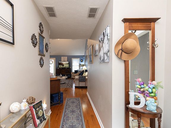3rd image of 296 Kimberly Cir