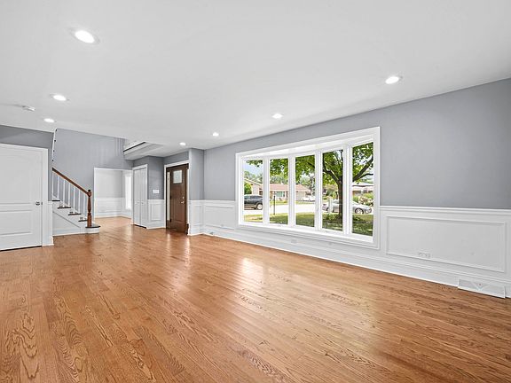 2nd image of 470 Mulberry Ln