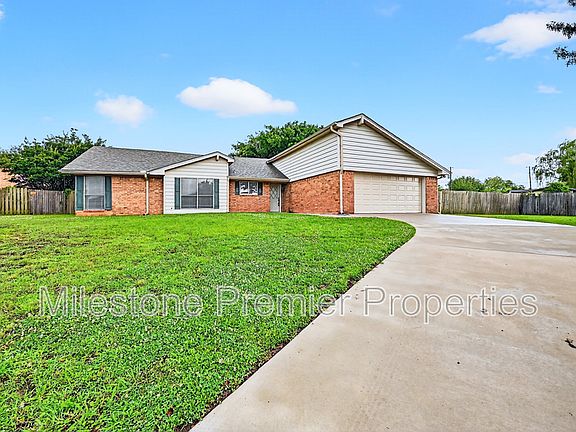2nd image of 2110 Oak Creek Cir