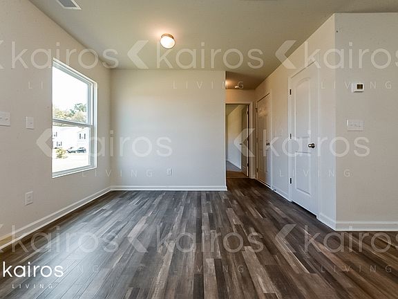 3rd image of 810 Dove Pl