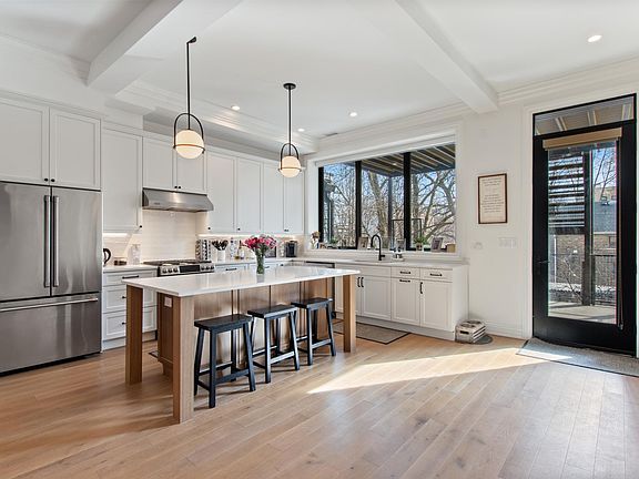 5th image of 2053 W Evergreen Ave #2