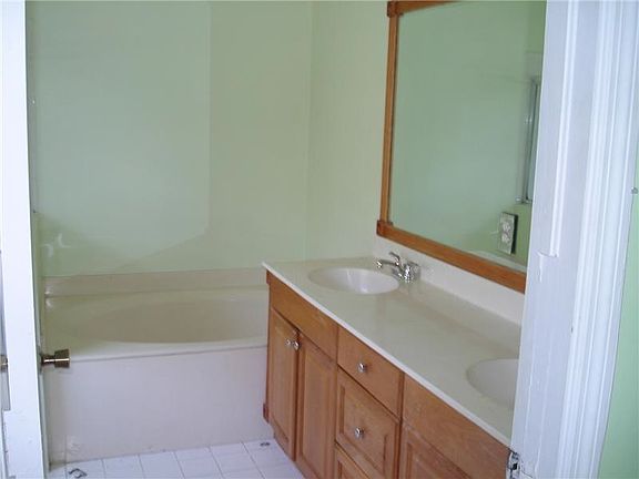 4th image of 16413 NW 21st St