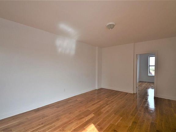 5th image of 988 Sheridan Ave #1G