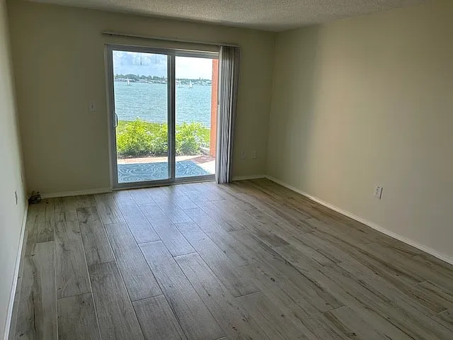 7400 Sunshine Skyway Ln S — Photo 8