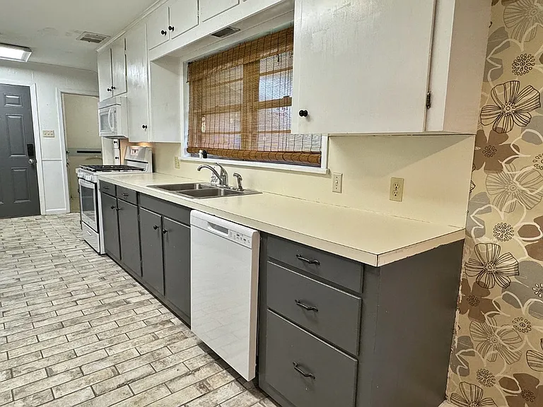 102 N Pinecrest Dr — Photo 10