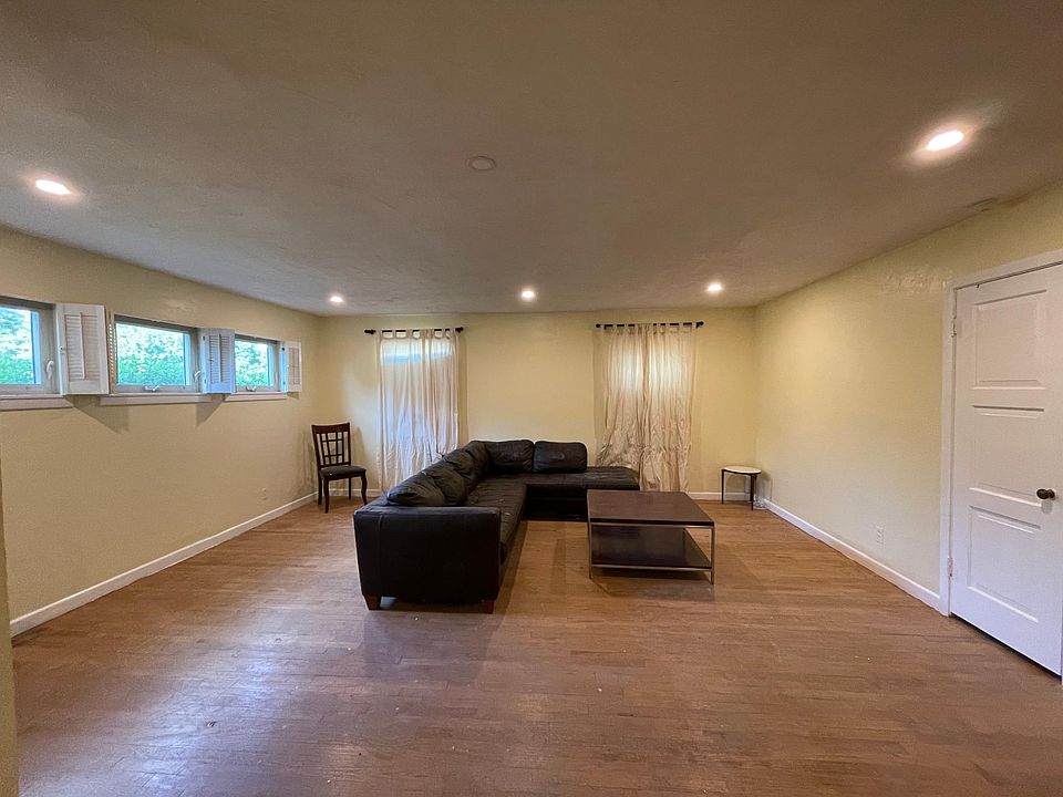 1st image of 3255 Medina Ave