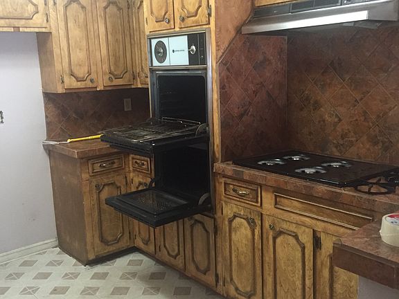 lovely cabinets and counters