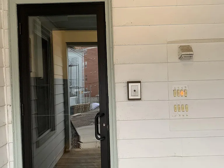 635 Howard Pl — Photo 7