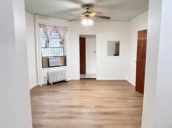 (undisclosed Address), Richmond Hill, NY 11418