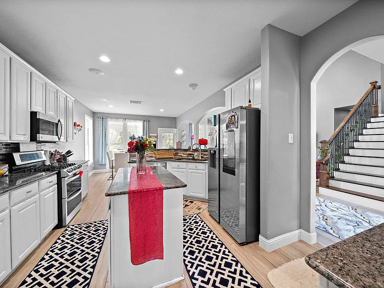 815 Arlington Ln — Photo 11