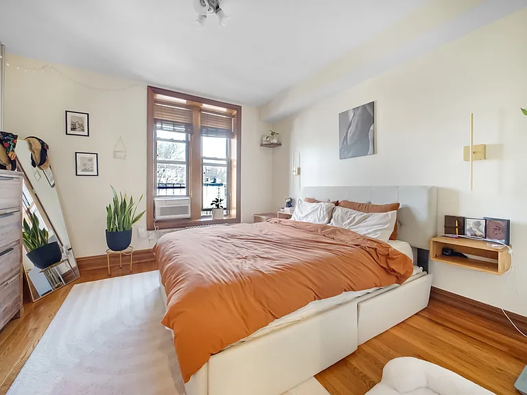 175 15th St #4L — Photo 5
