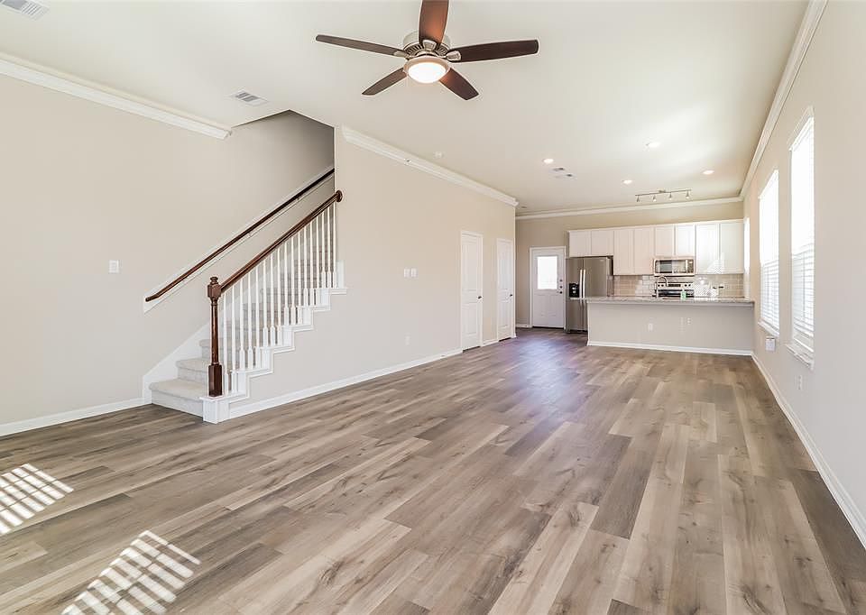 9846 Crescent Cove Dr, Montgomery, TX 77356 | Zillow