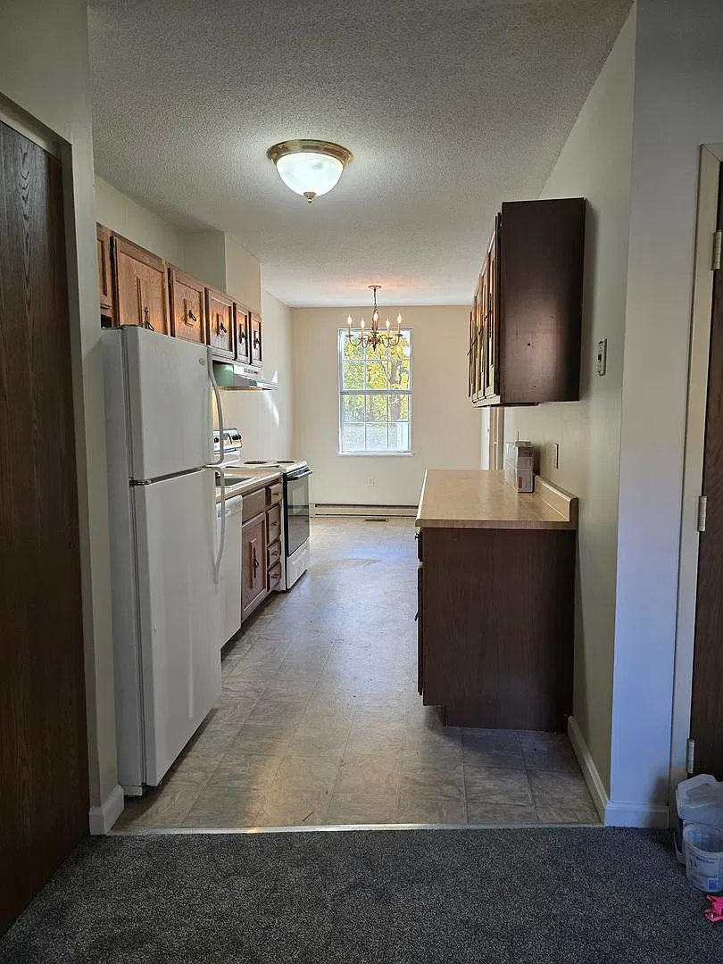 31 Clinton Street — Photo 2