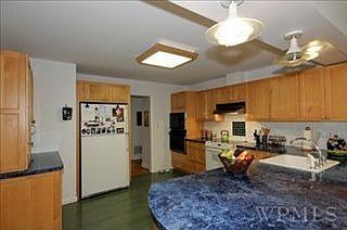 4th image of 1 Rosanne Dr