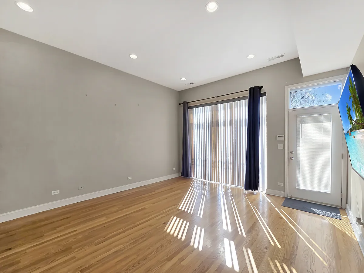 Building Photo - 2615 S Lowe Ave #2S