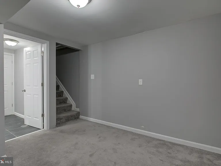 16 N Bradford St — Photo 32