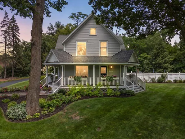 2519 W John Beers Rd, Stevensville, MI 49127