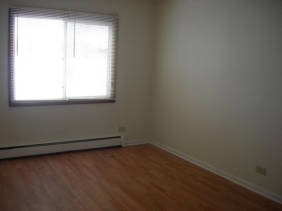 2nd image of 1715 Longview Rd APT 16