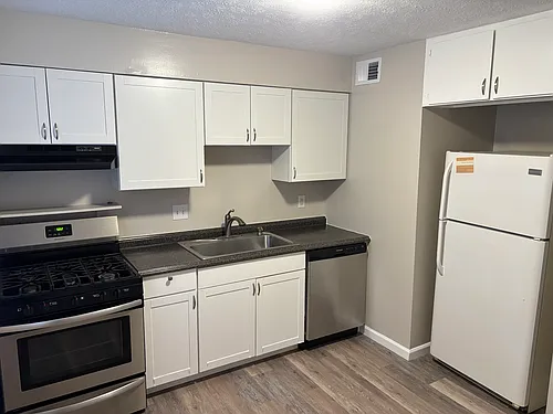 386 E 16th Ave #D Photo 1