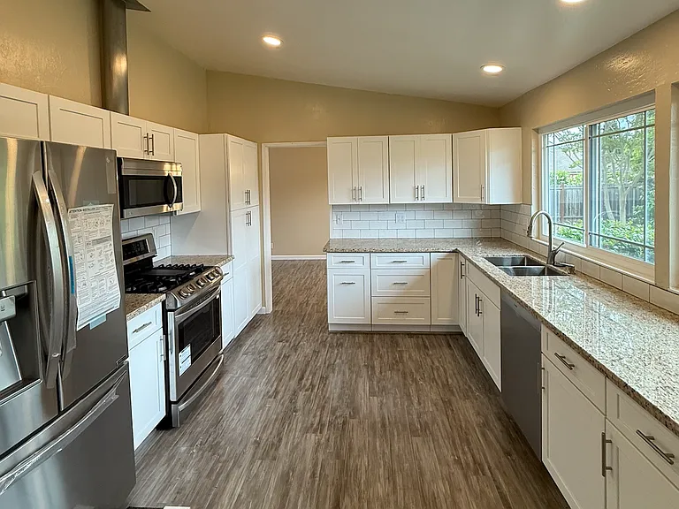 3368 Linda Mesa Way — Photo 5