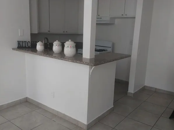 14131 Foothill Blvd #5, Sylmar, CA 91342