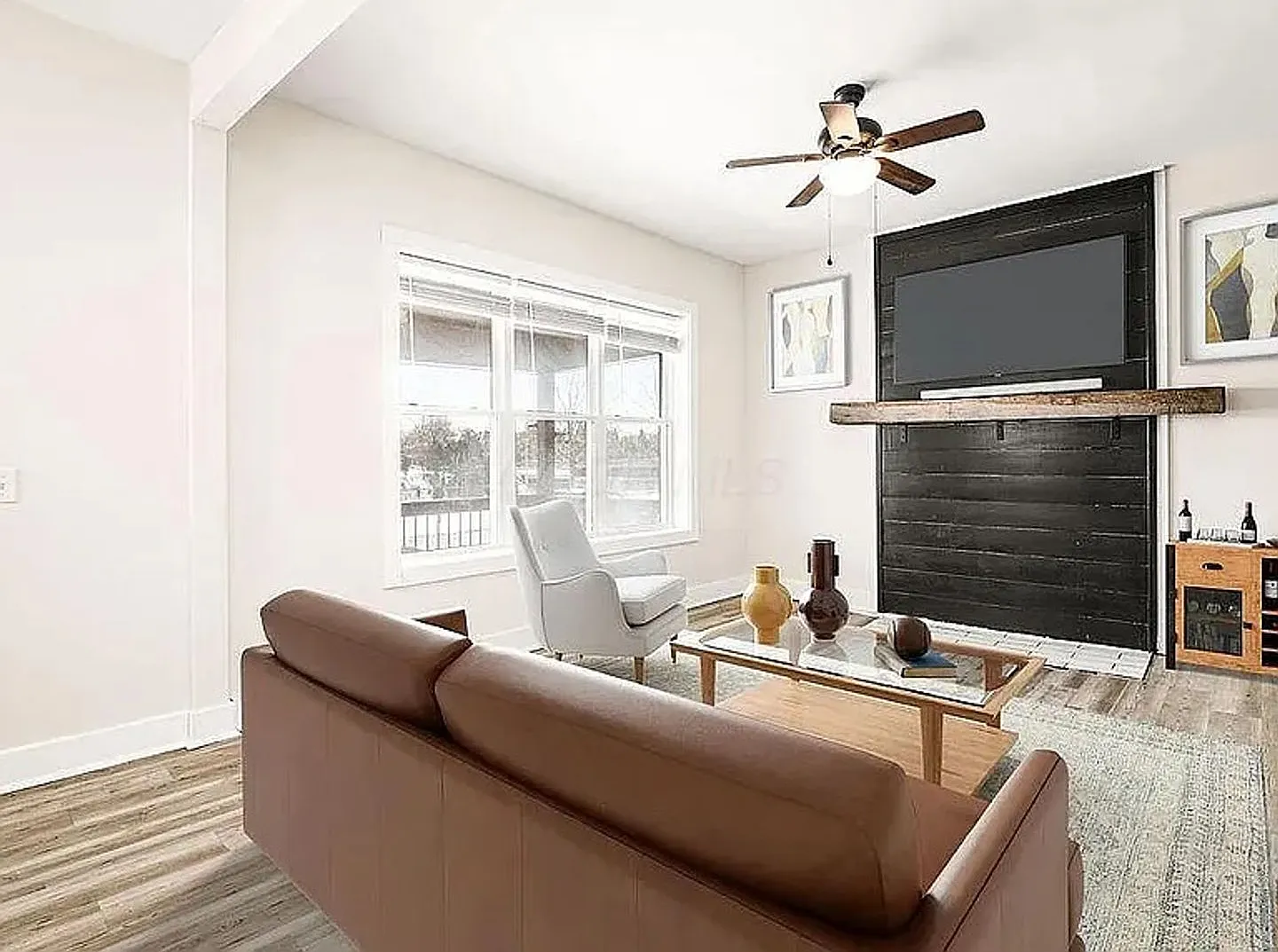 4 Bedroom Home Close to Downtown — Photo 4