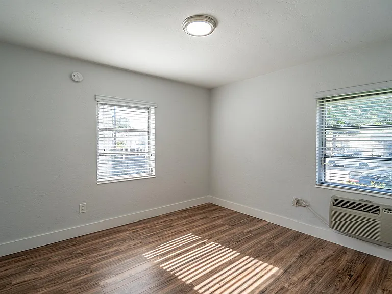 433 NE 82nd St #1 — Photo 3