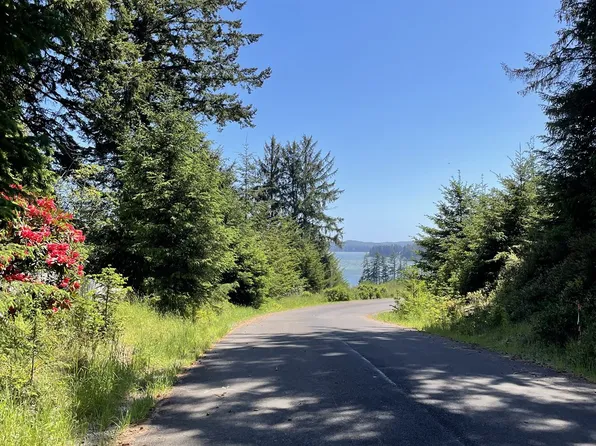 83615 Clear Lake Rd, Florence, OR 97439