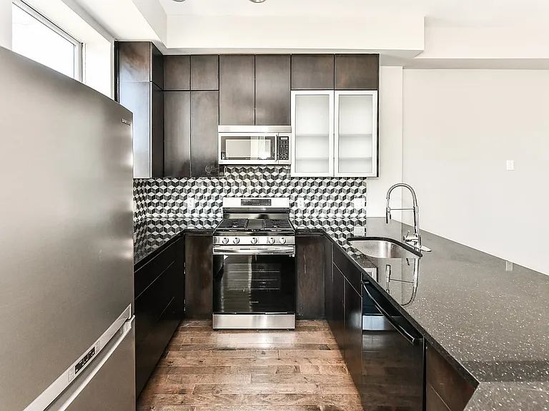 2 S St NE #2 — Photo 6