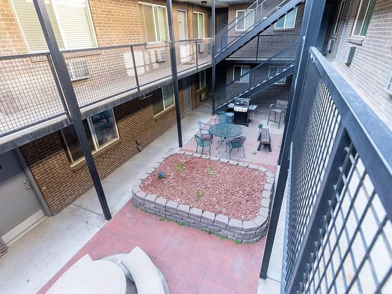 Lorinda Apartments — Photo 3