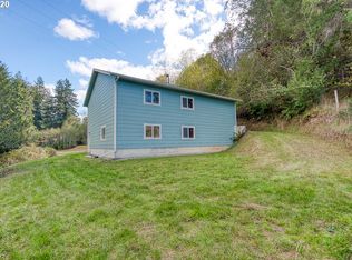 2242 Spruce St, Myrtle Point, OR 97458