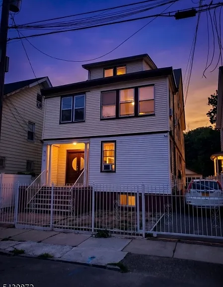 15 Westervelt Pl — Photo 1