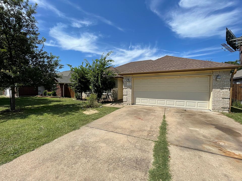 1st image of 209 N Kings Canyon Dr