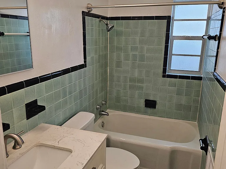 2101 Miami Rd #4 — Photo 4