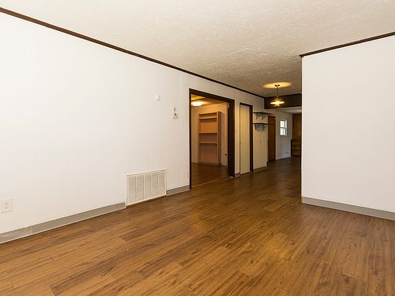 5th image of 1353 N 76th Ave E