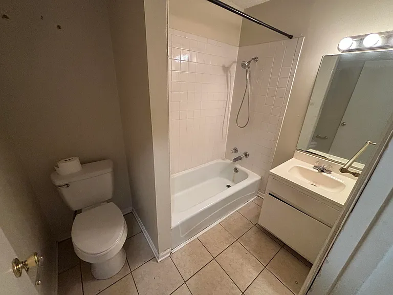 1816 Chatsworth Dr #A — Photo 5