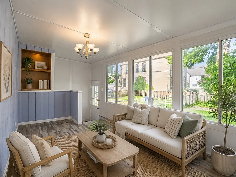2348 S Kinnickinnic Ave — Photo 1