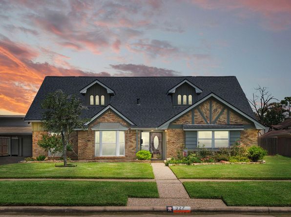 327 Stonehenge Ln