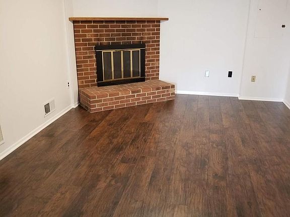 4th image of 4410 Airlie Way