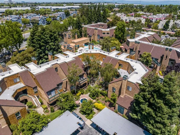 20 Pelican Ln, Redwood City, CA 94065