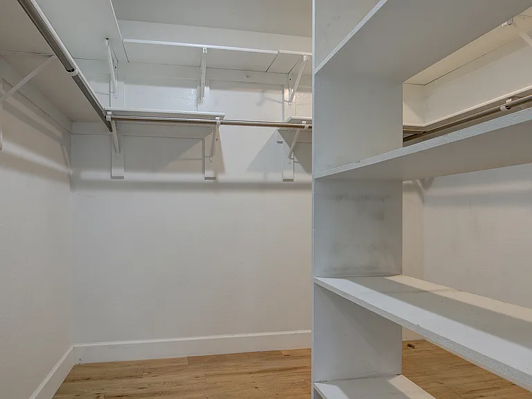 1945 E Velvet Dr — Photo 35