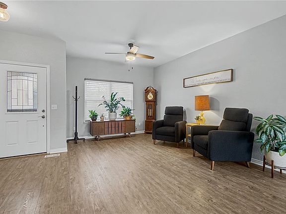 4th image of 7 Shropshire Dr