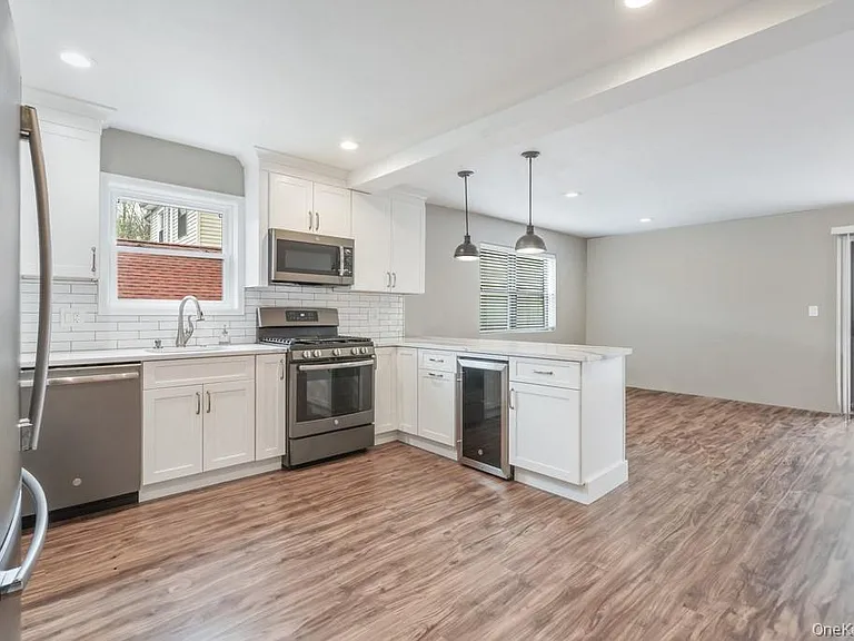 48 Lincoln Pl — Photo 2